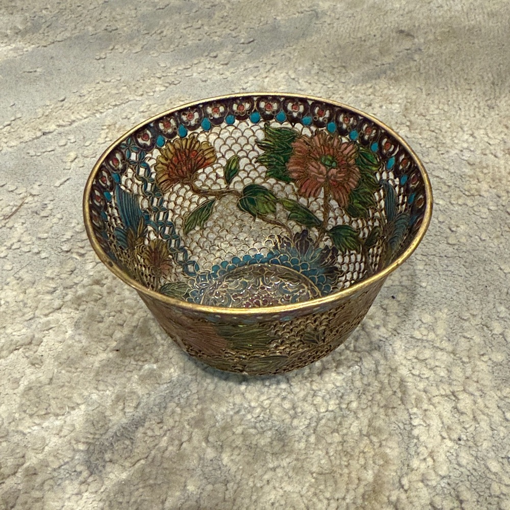 A Japanese Cloisonné Bowl with chrysanthemum decoration, 20th century, EUC